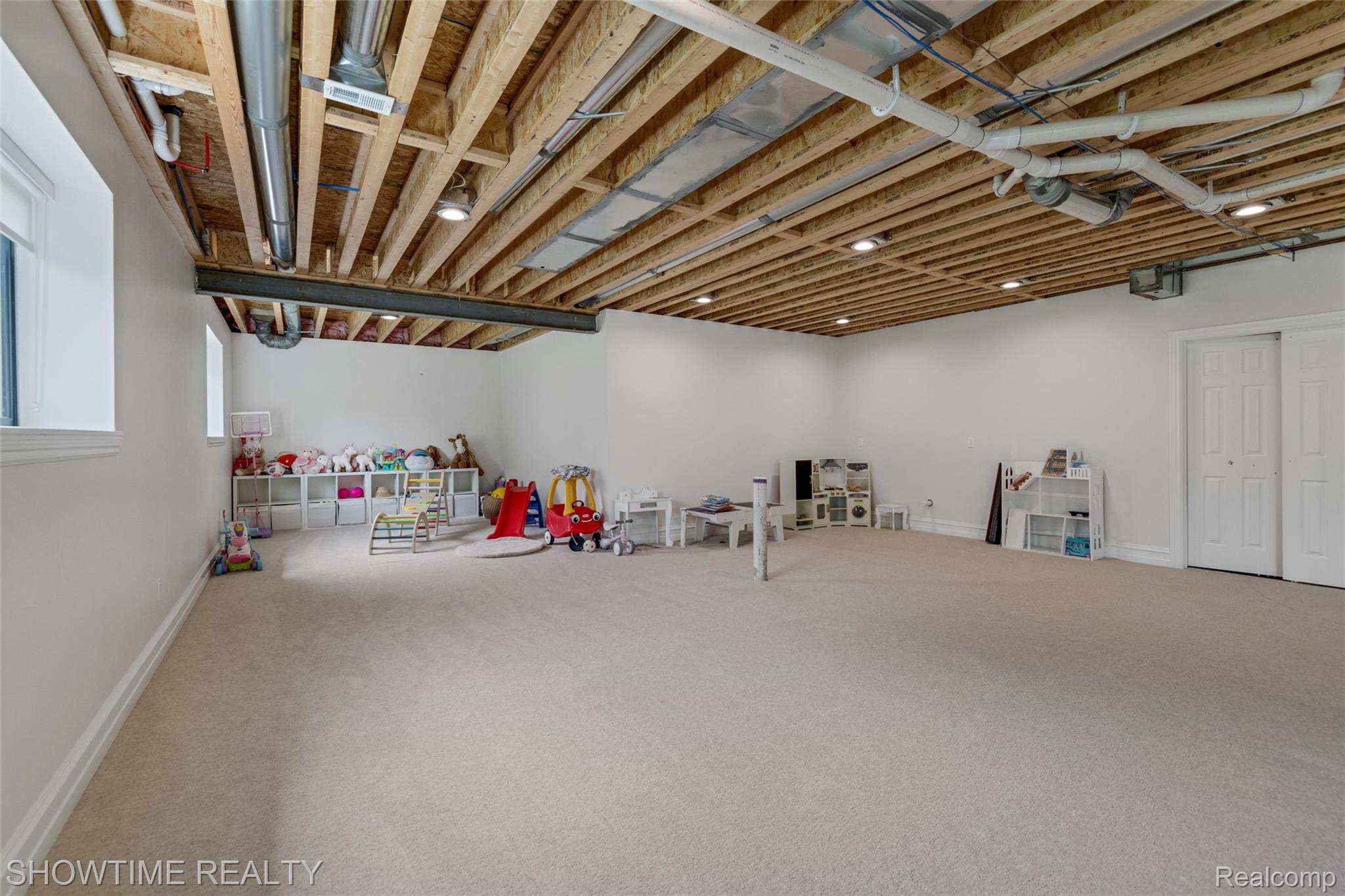 4805 Woodland Hills Drive