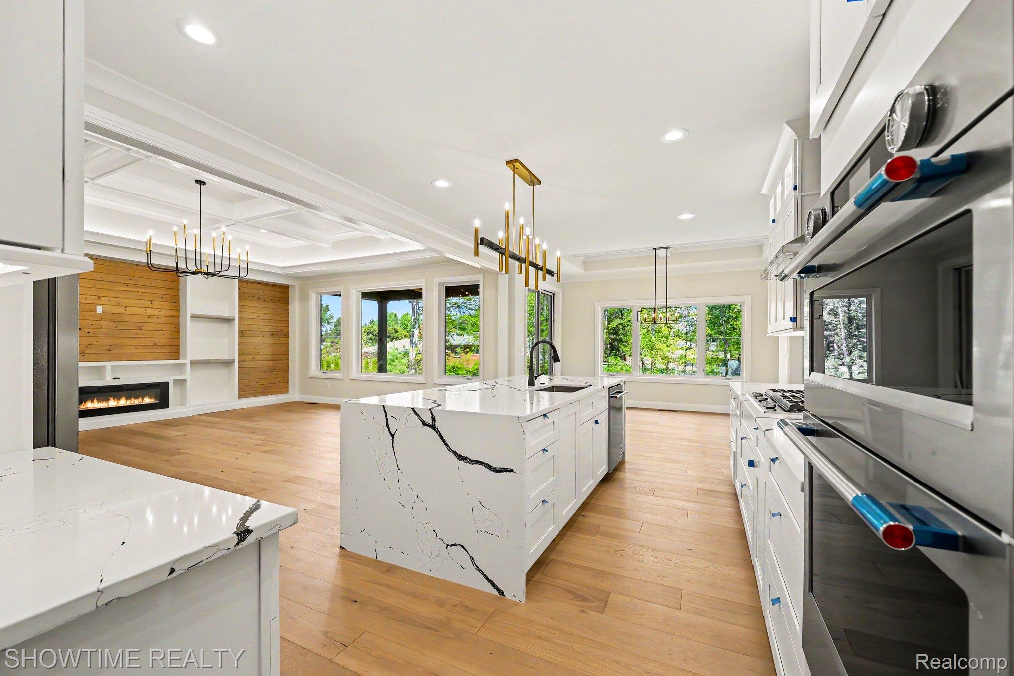 11695 ENCORE Drive
