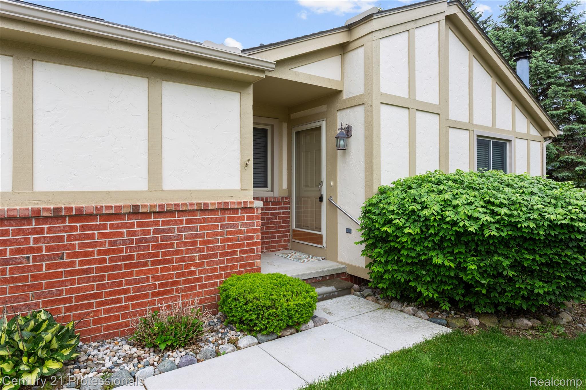 18344 Greenmeadow Drive