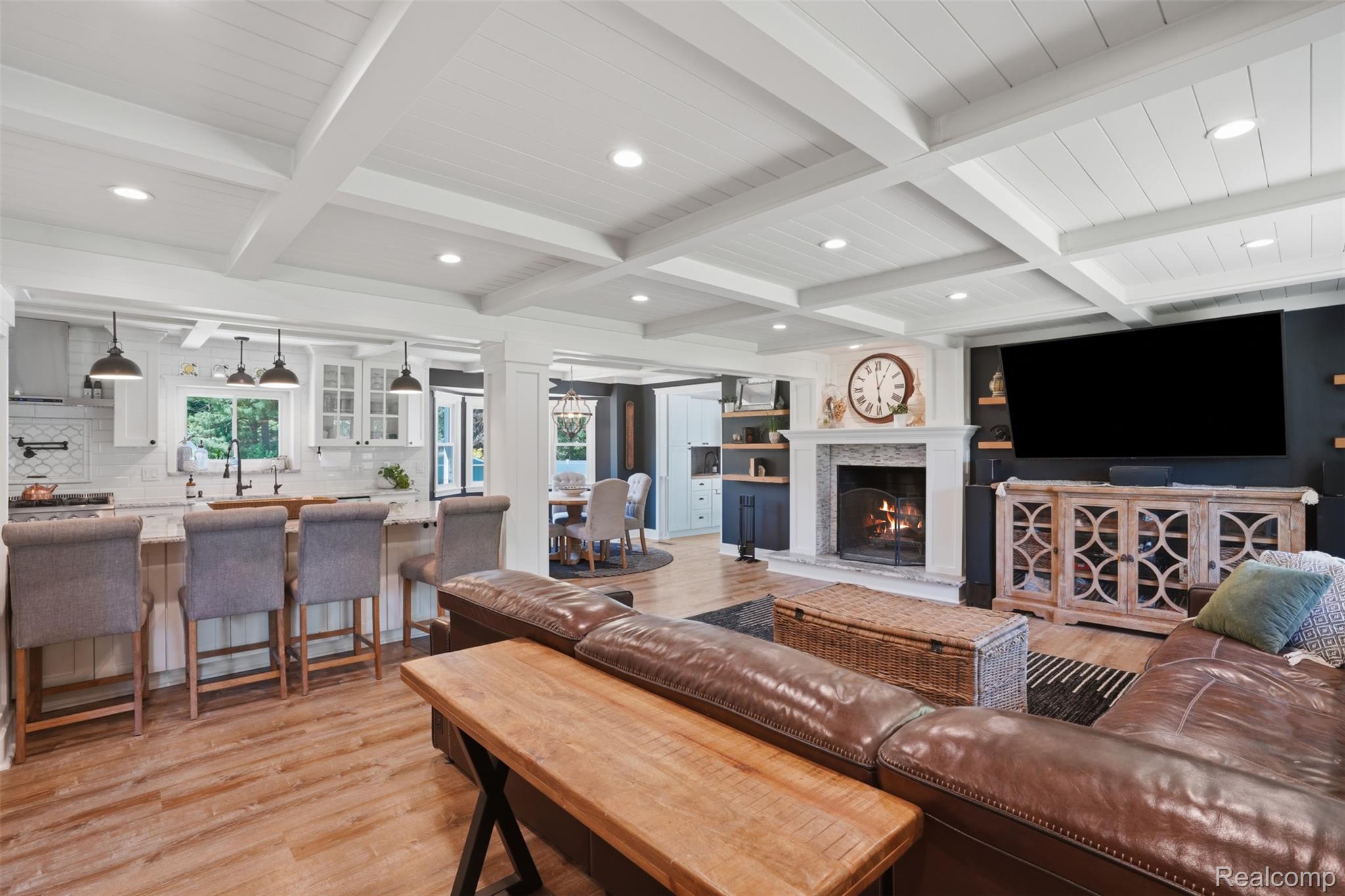 5080 Pleasant Valley Road