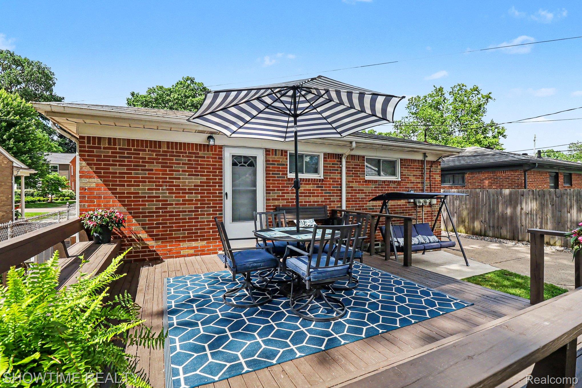 1955 Catalpa Drive