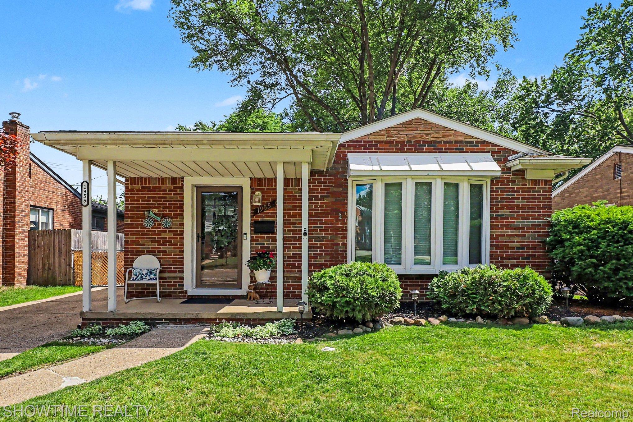1955 Catalpa Drive