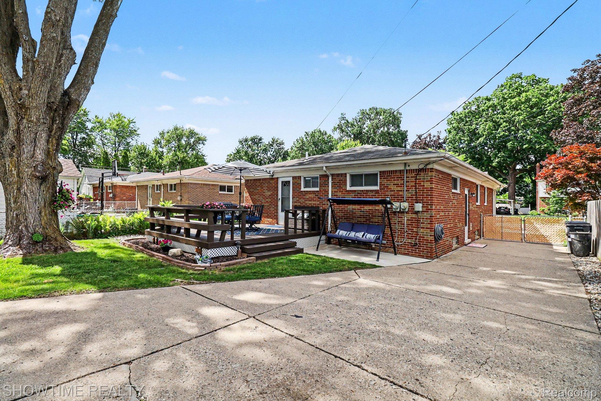 1955 Catalpa Drive