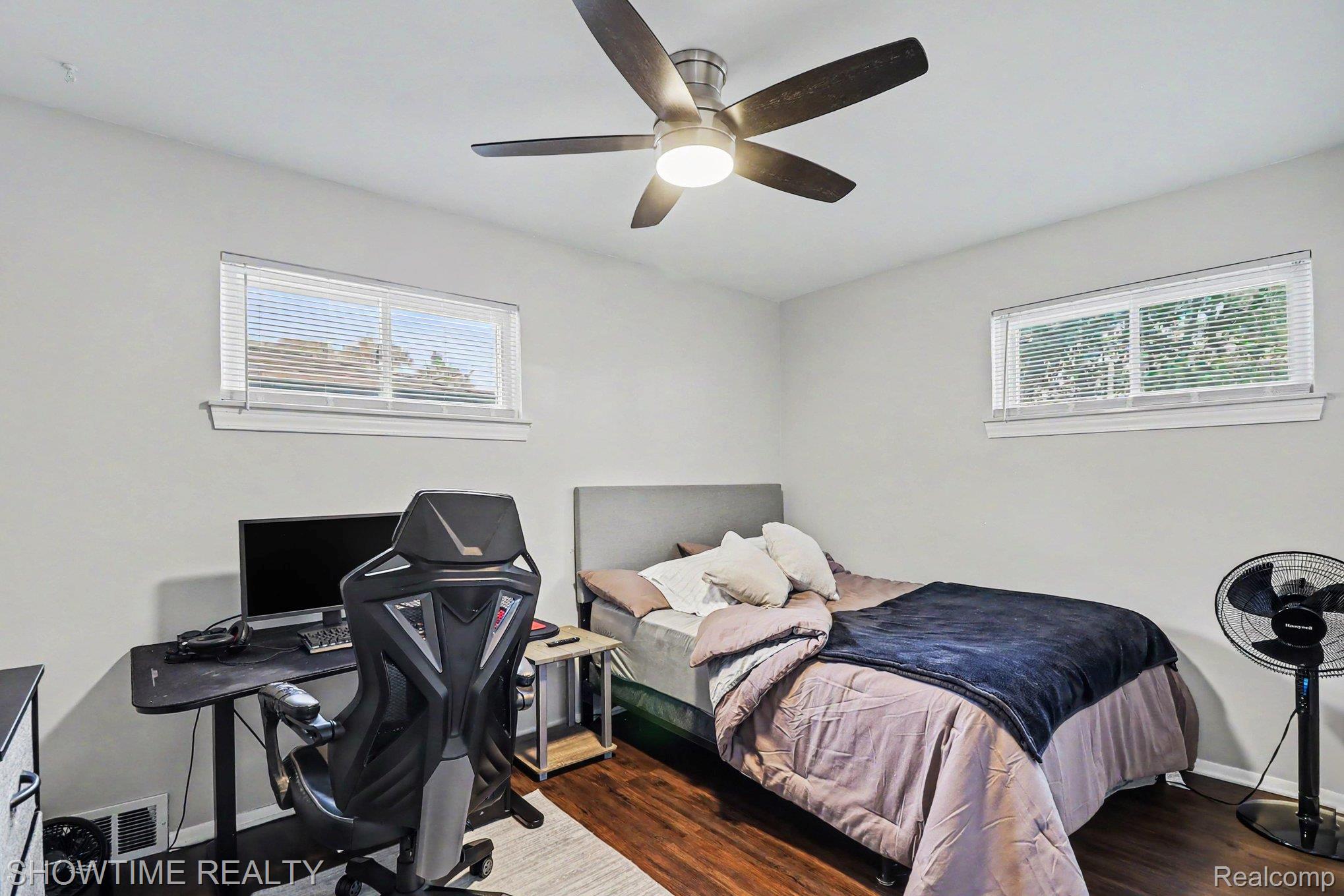 1955 Catalpa Drive