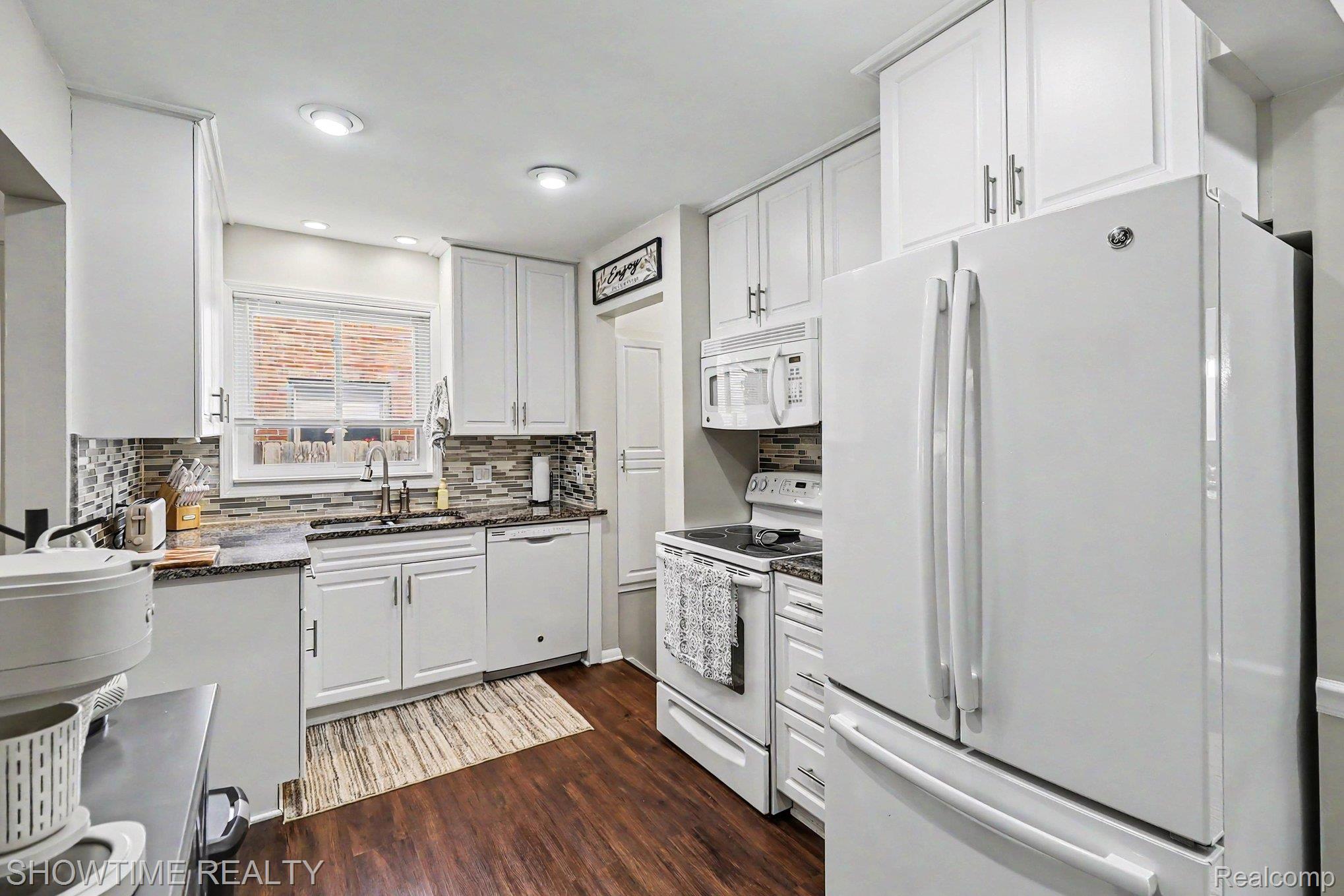 1955 Catalpa Drive