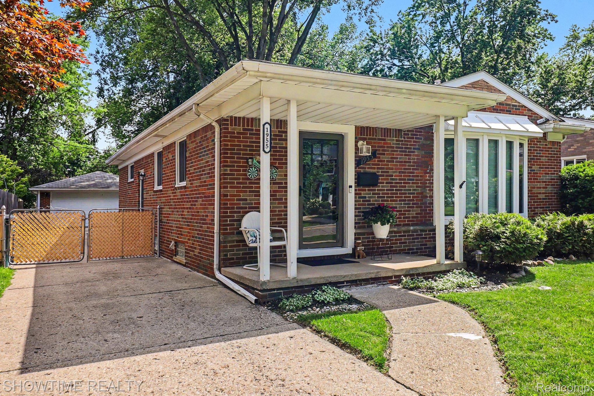 1955 Catalpa Drive