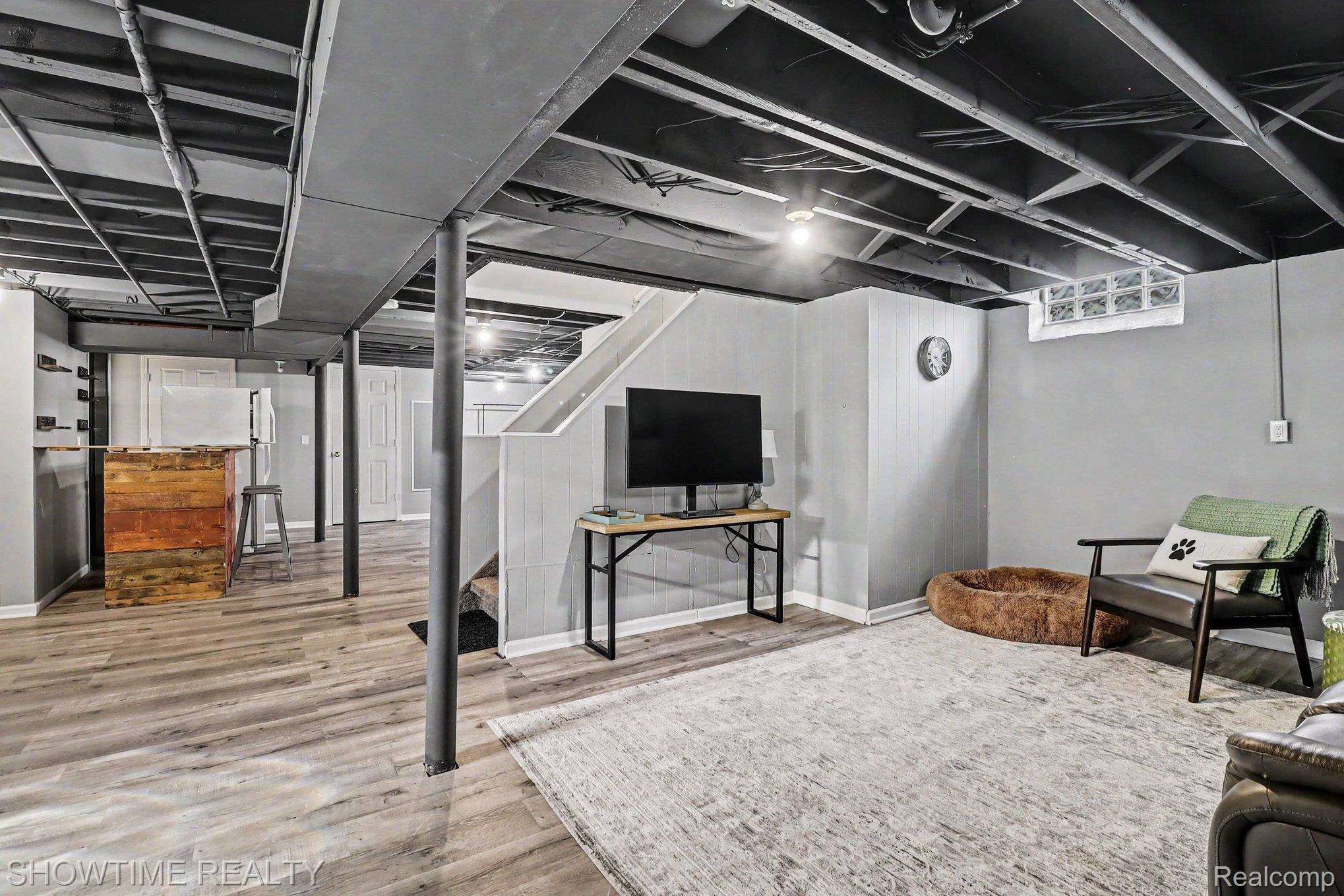 1955 Catalpa Drive