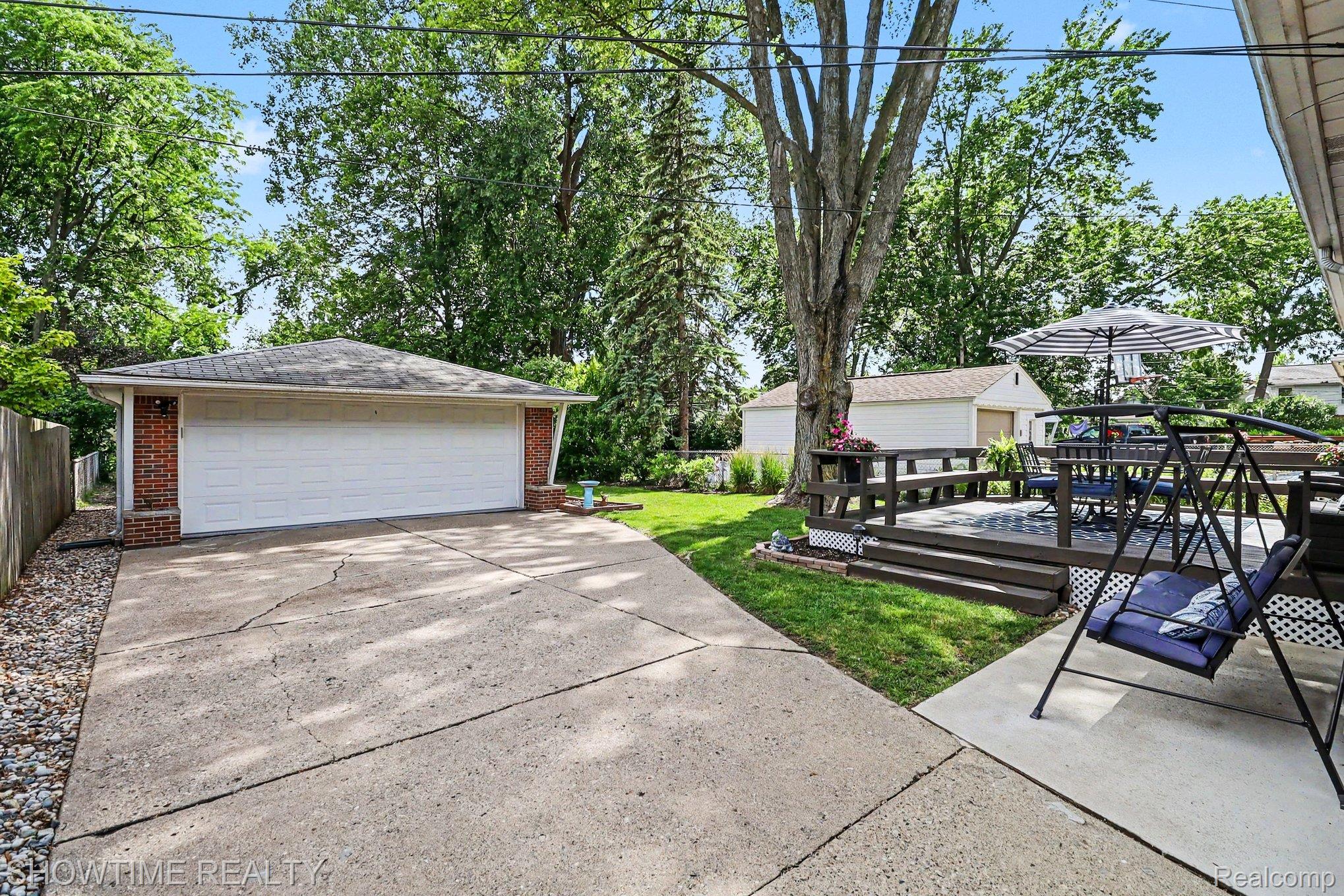 1955 Catalpa Drive