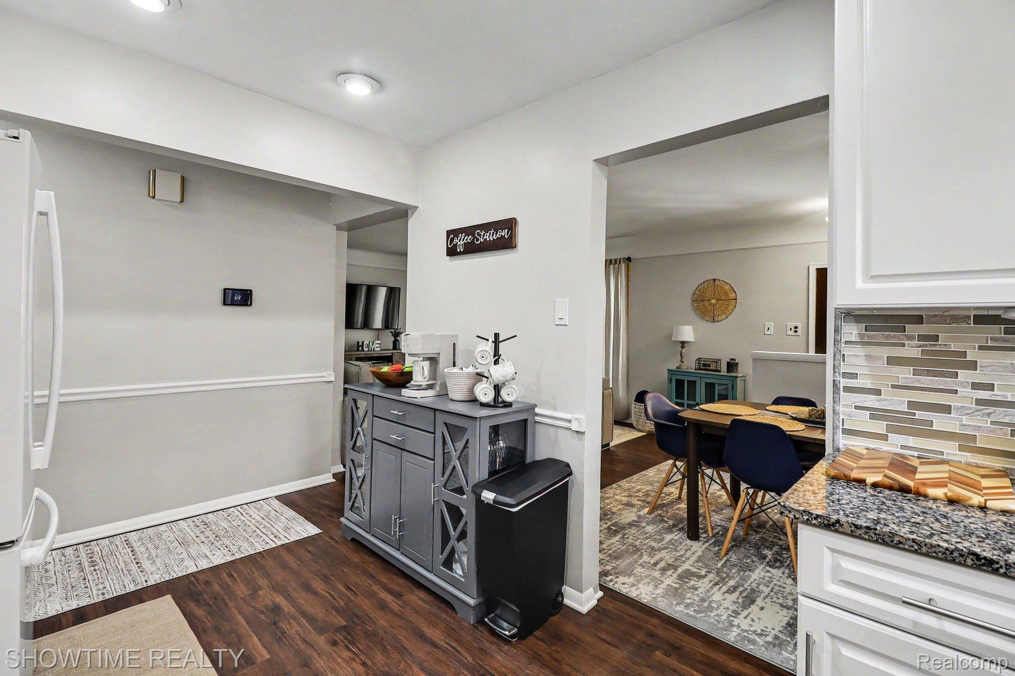 1955 Catalpa Drive
