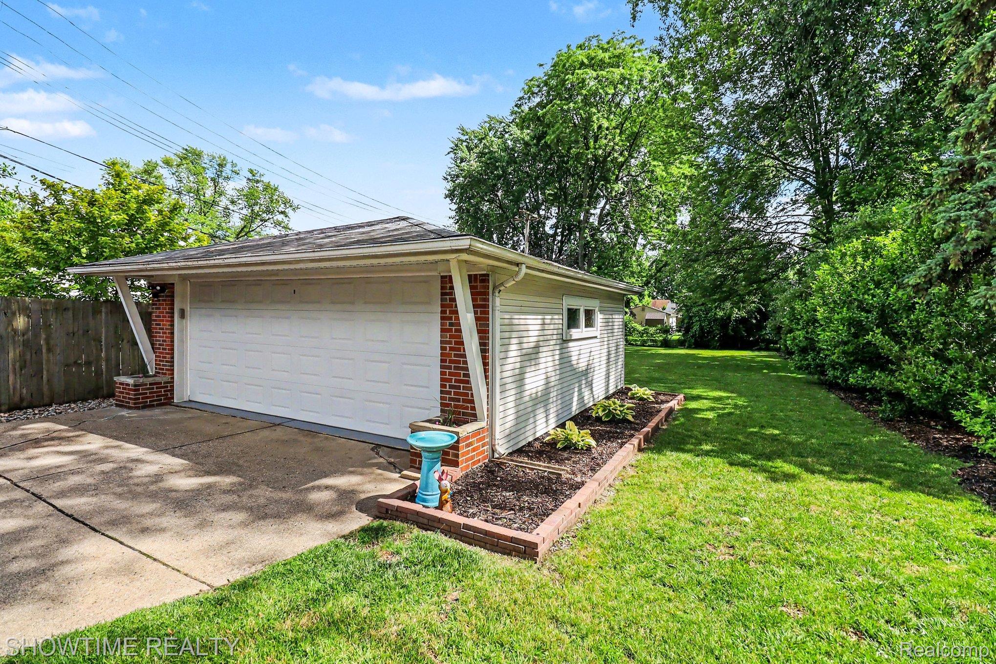 1955 Catalpa Drive