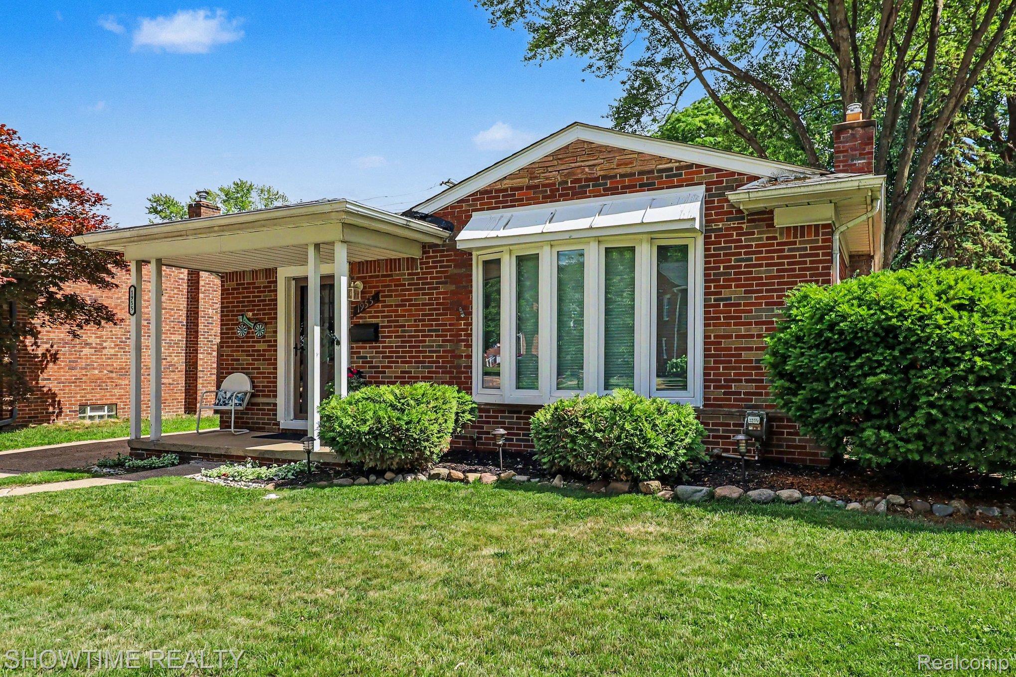 1955 Catalpa Drive