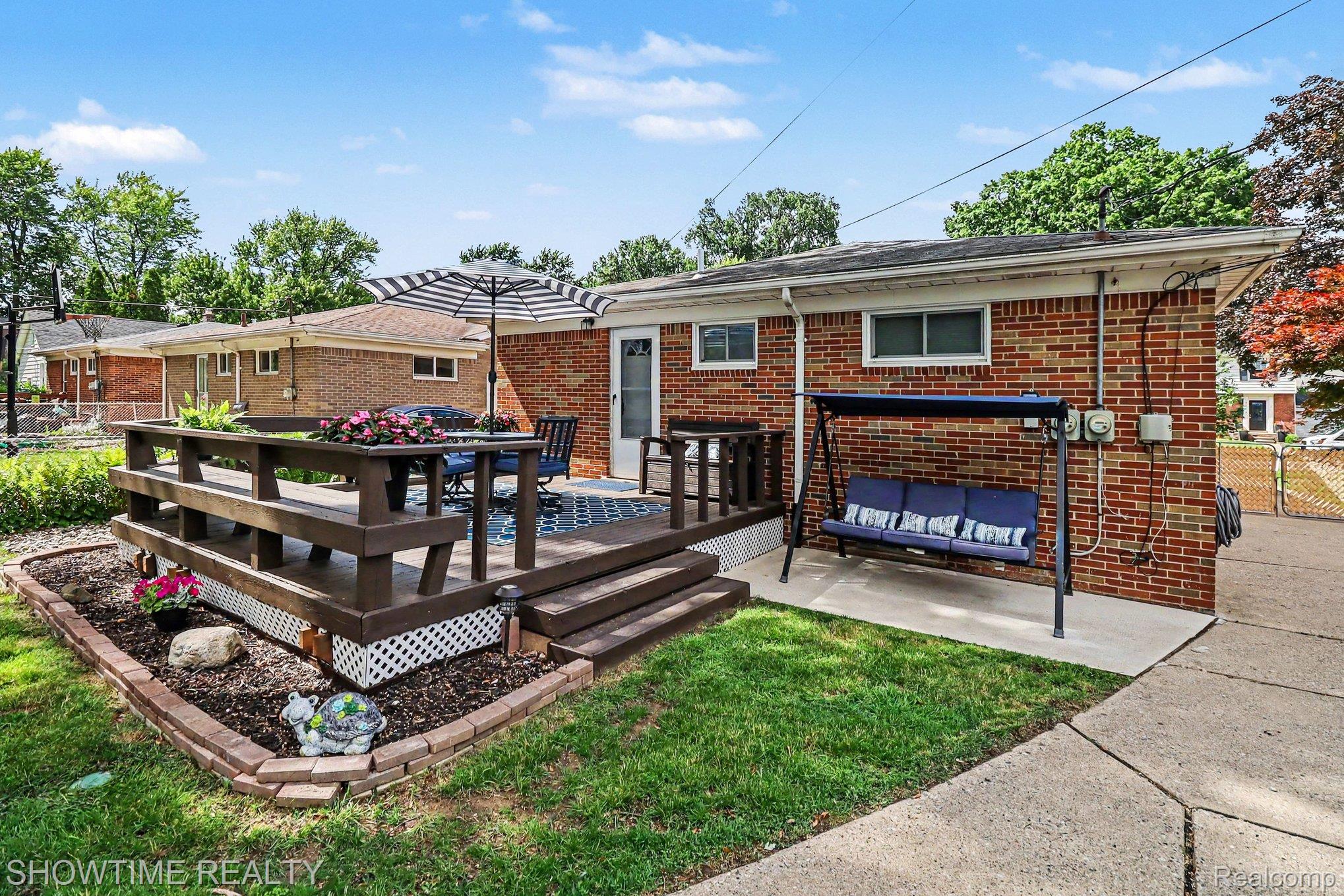 1955 Catalpa Drive