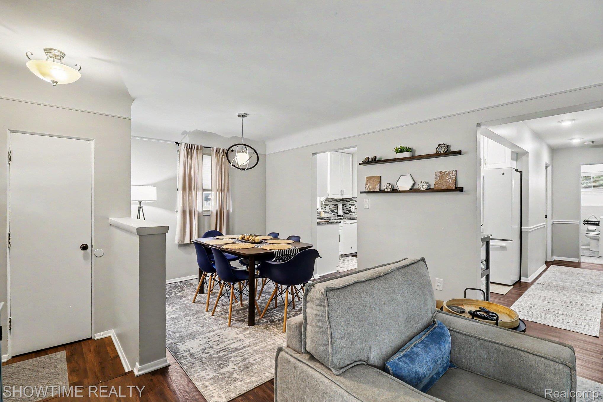 1955 Catalpa Drive