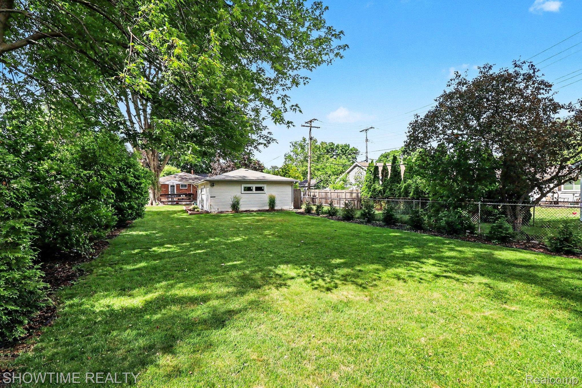 1955 Catalpa Drive