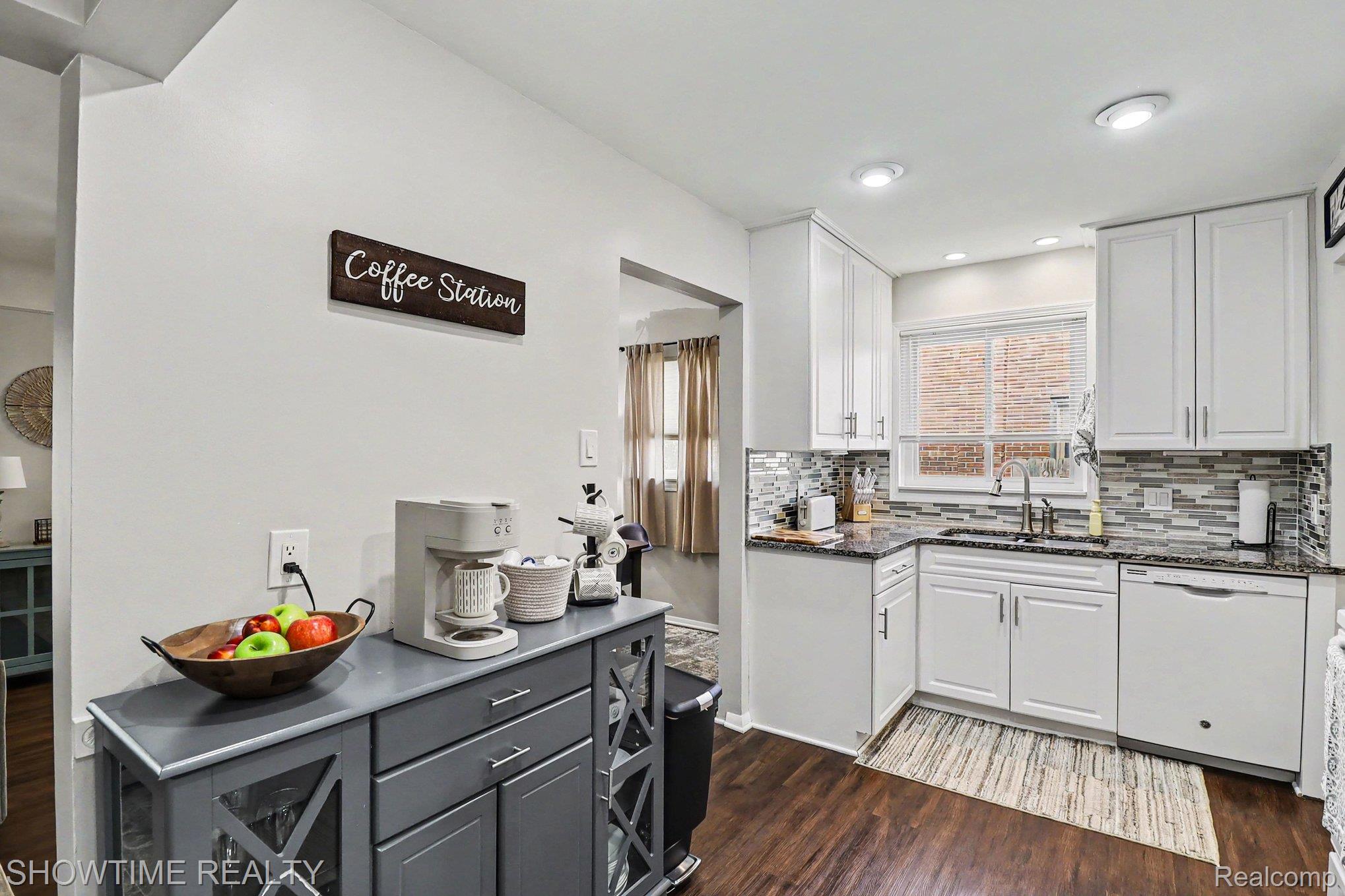 1955 Catalpa Drive