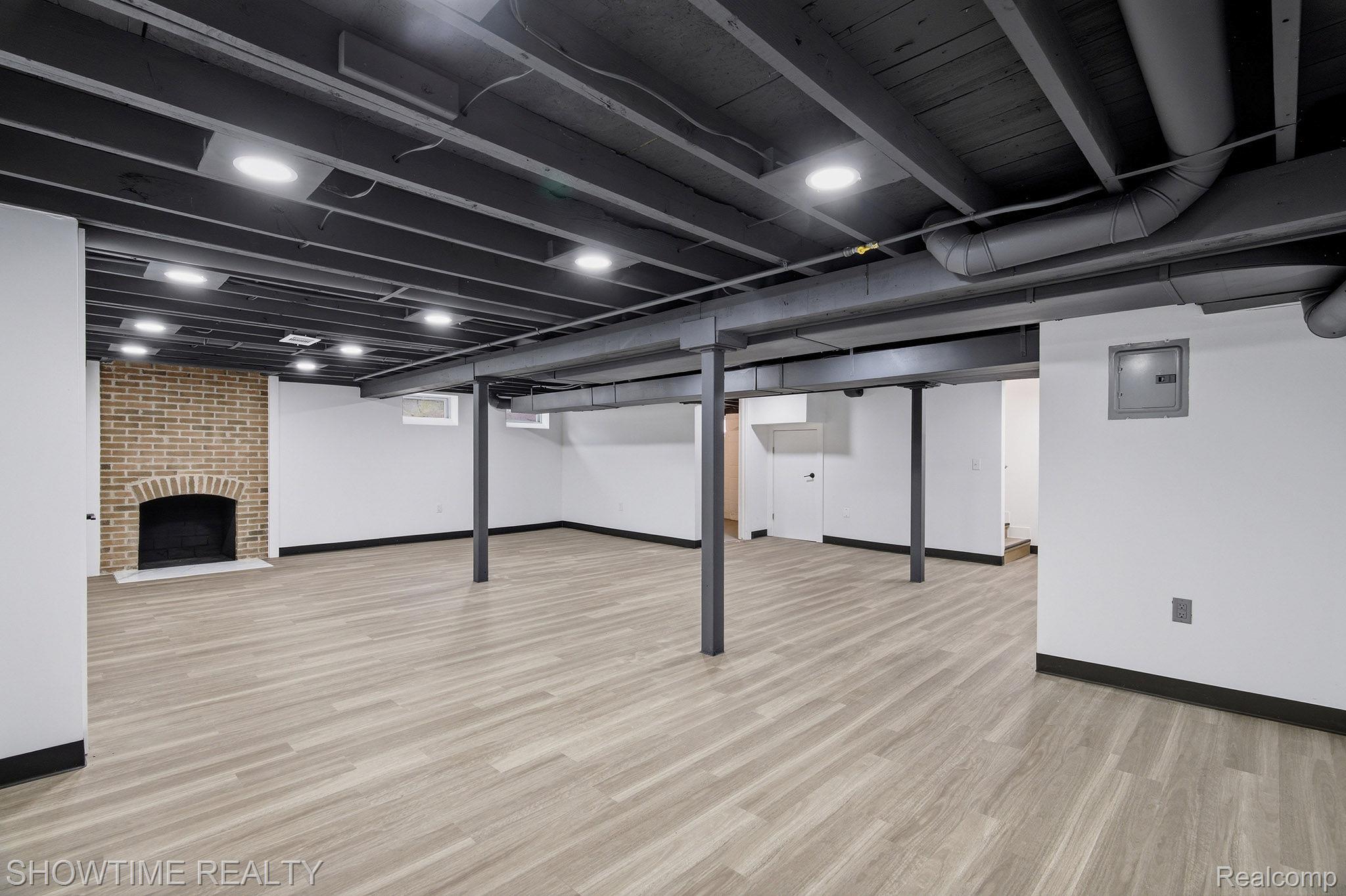 19320 Gaylord