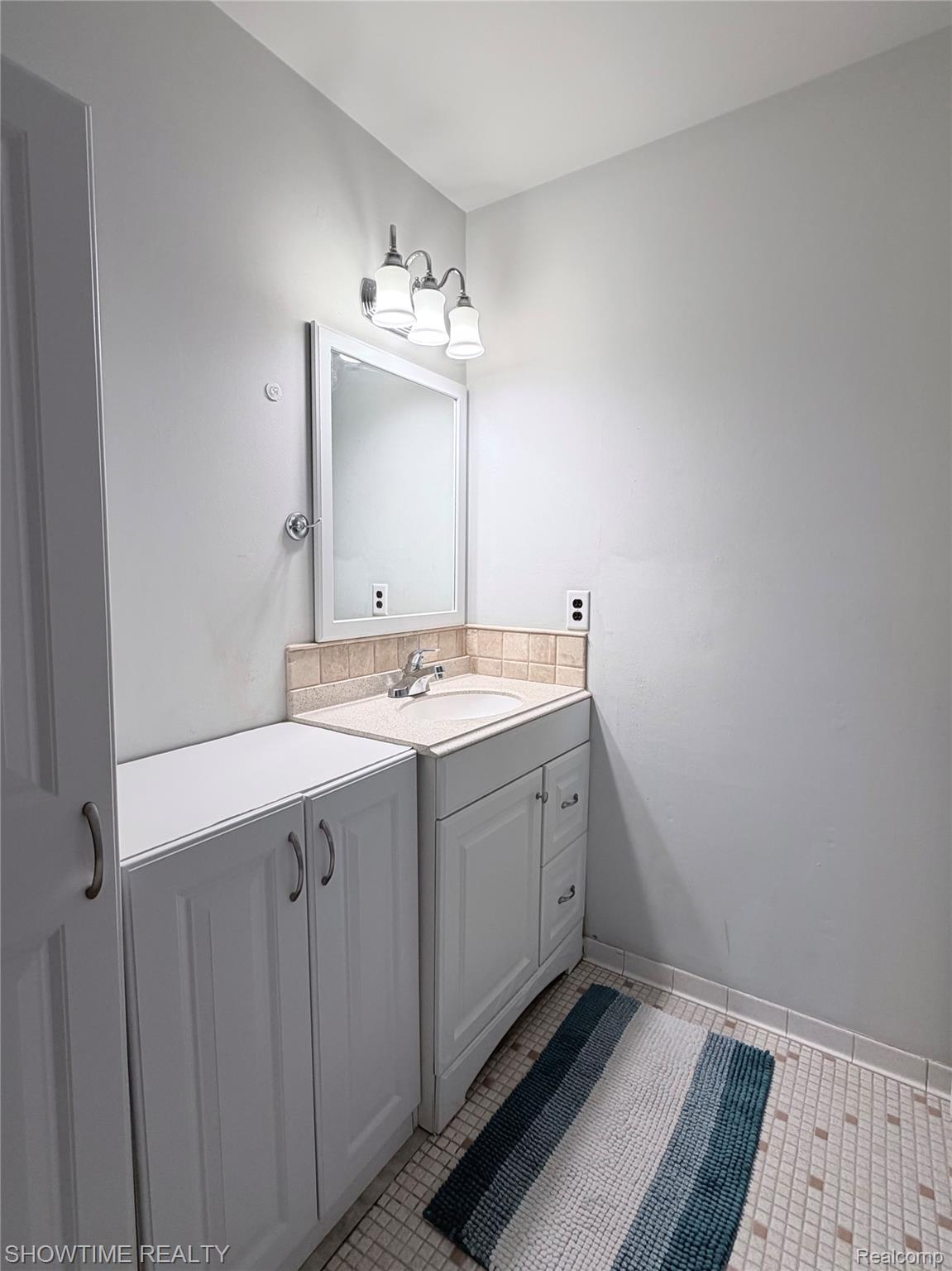 29117 Hayes Road Unit: 3