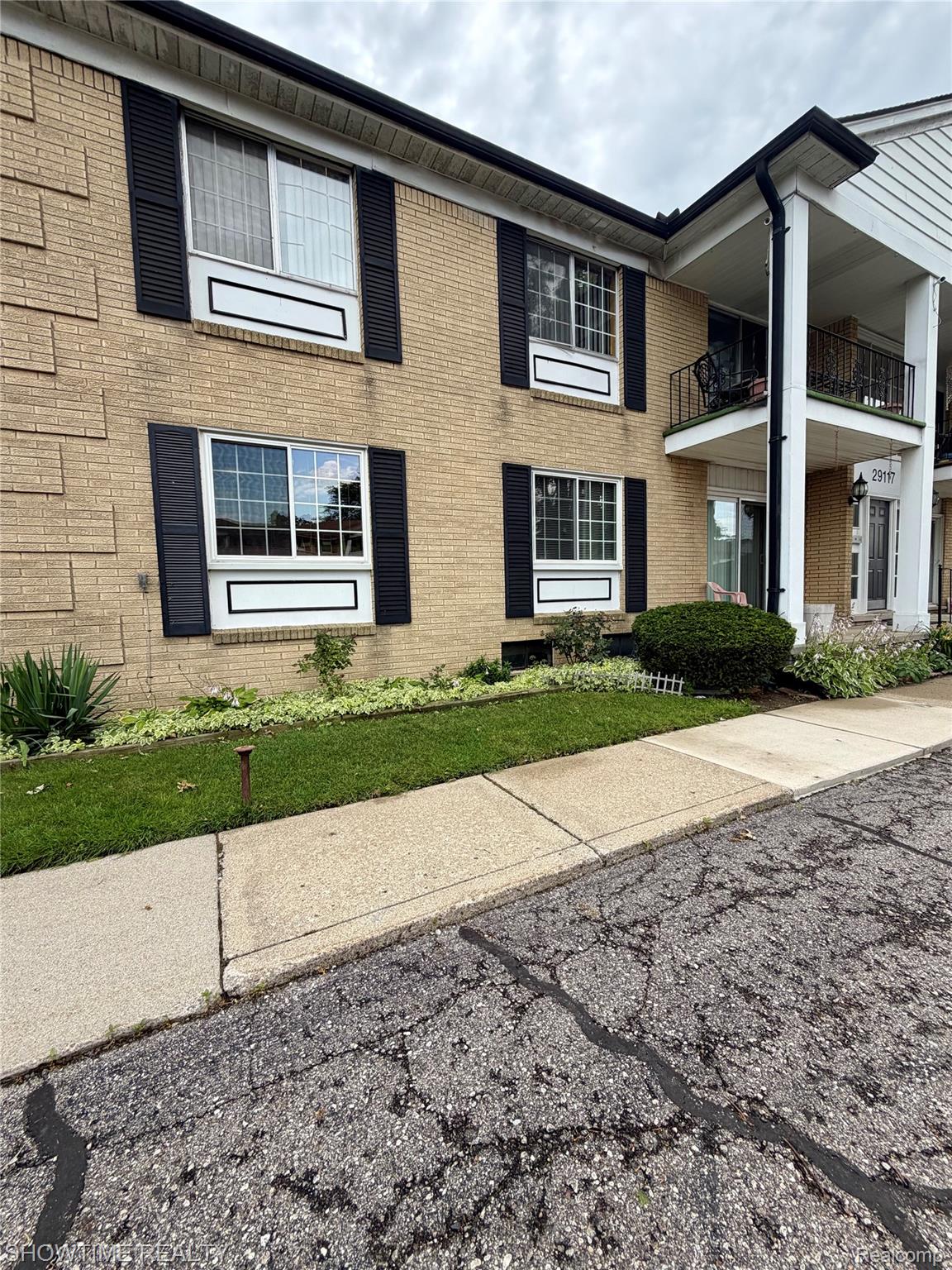 29117 Hayes Road Unit: 3
