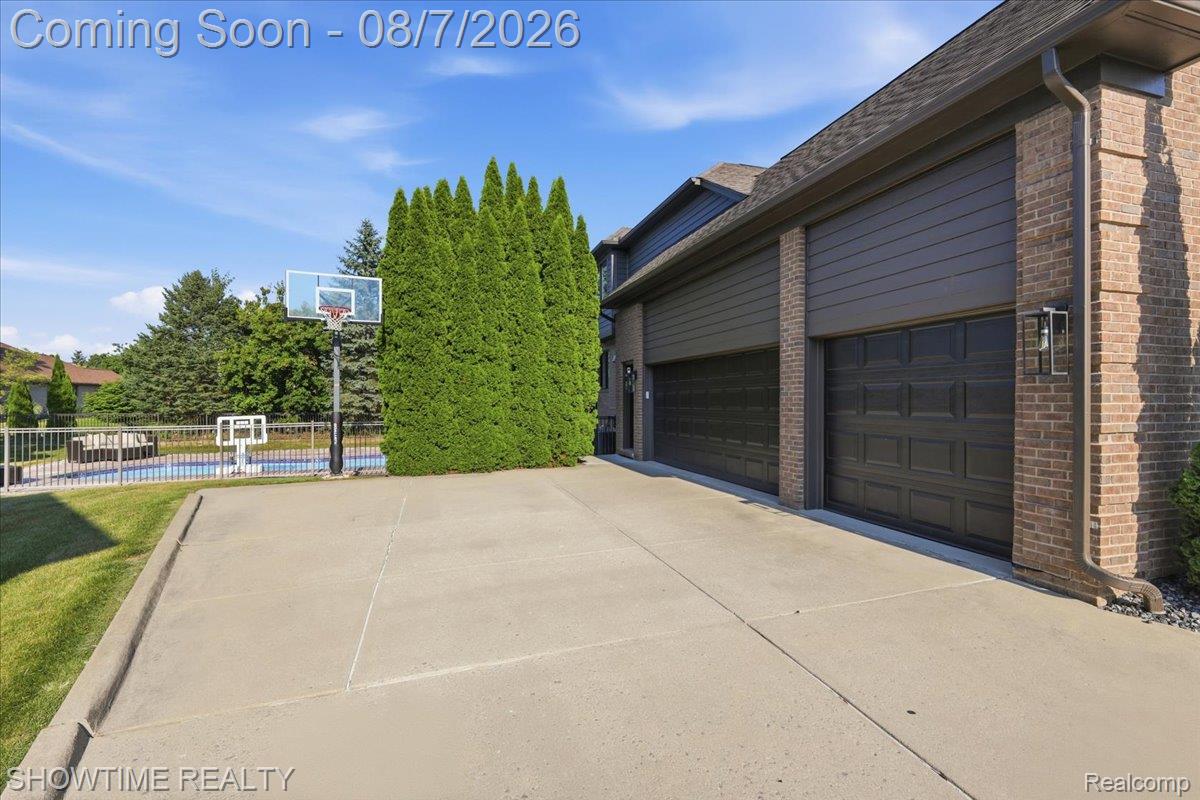 56440 Ashbrooke Drive E