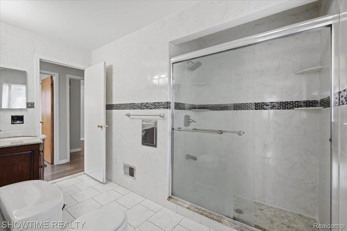 4922 Sanford Drive