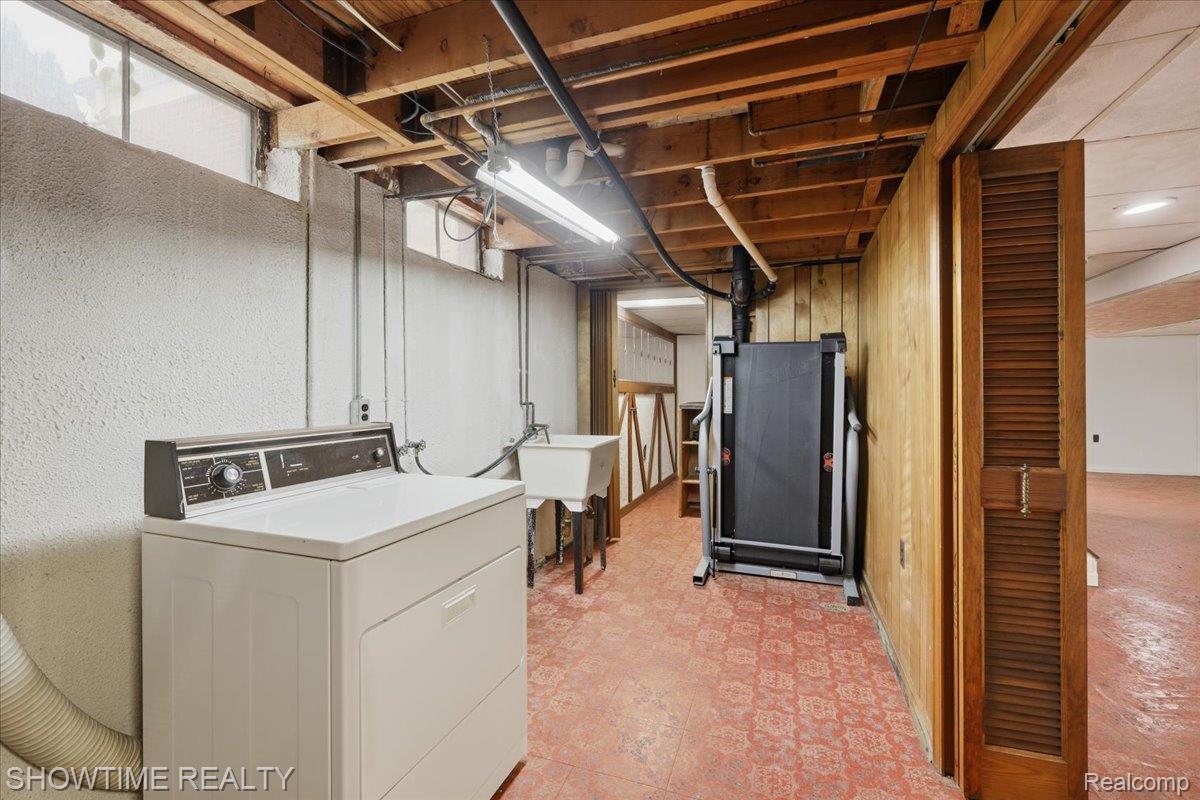 4922 Sanford Drive