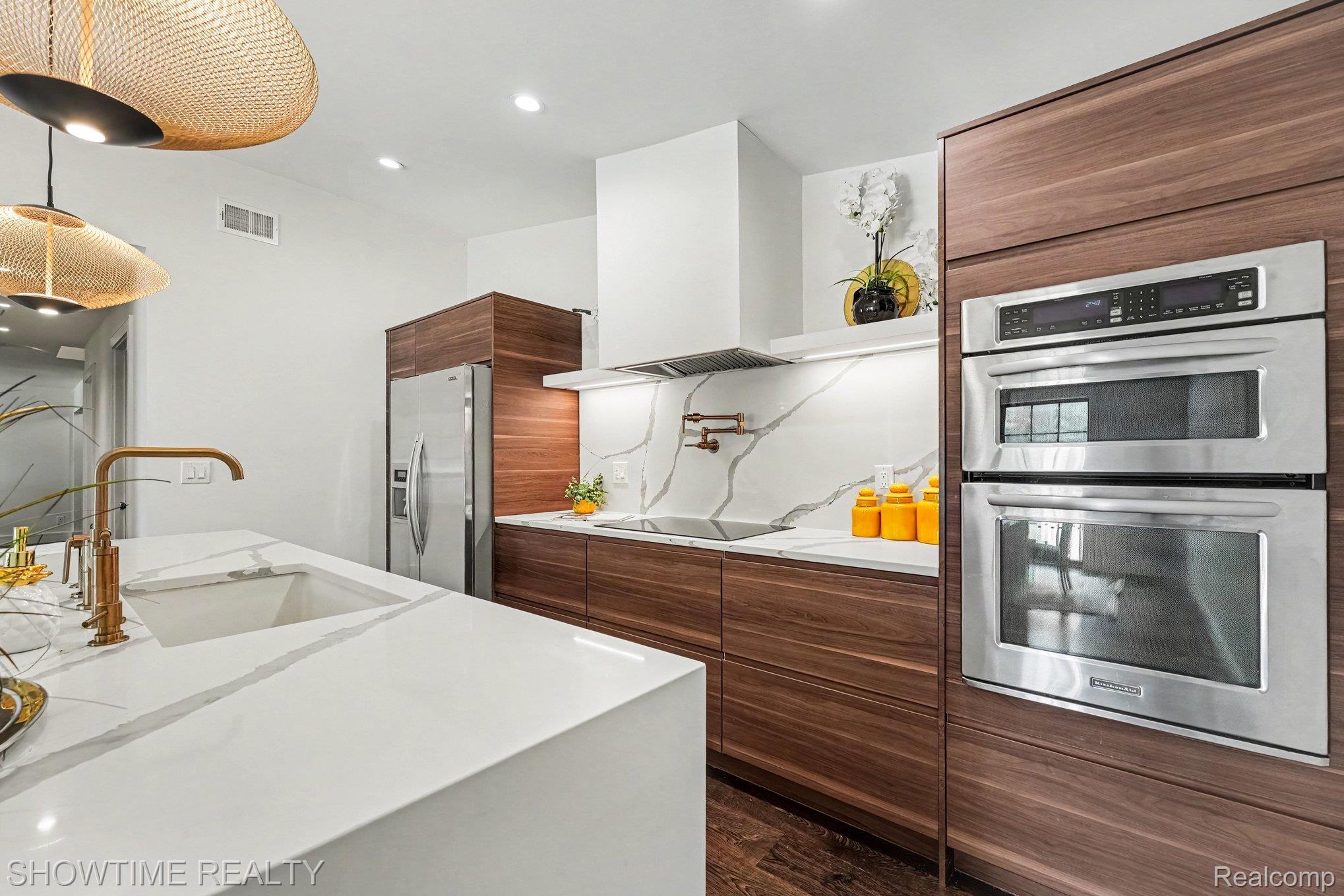 42160 Woodward Avenue Unit: 39