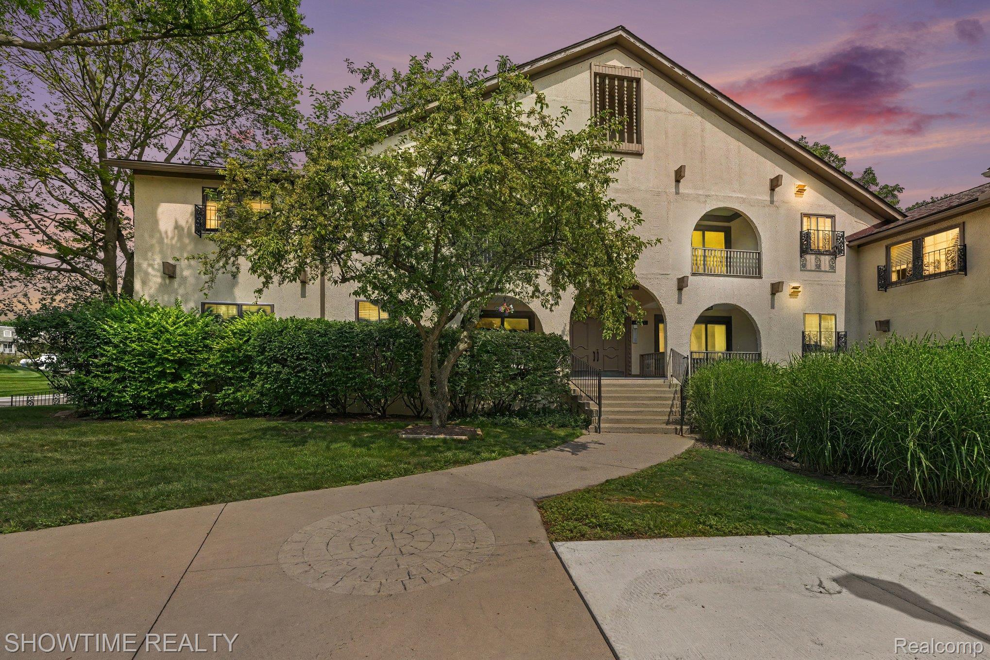 42160 Woodward Avenue Unit: 39