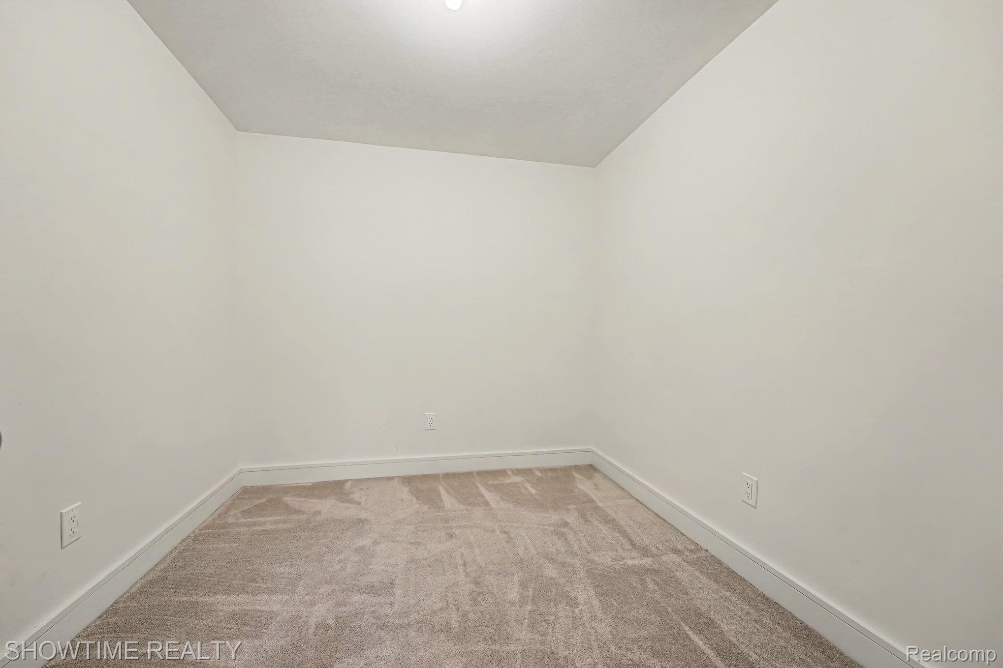 42160 Woodward Avenue Unit: 39