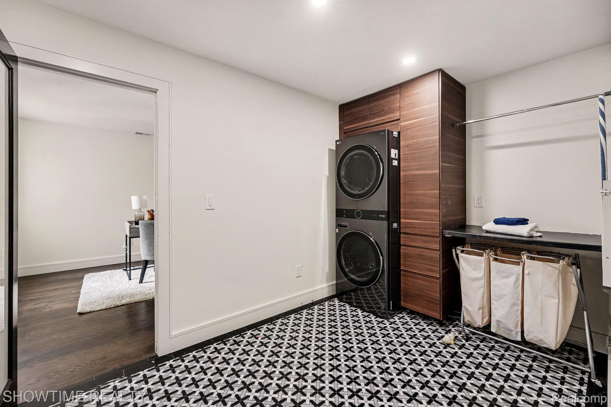 42160 Woodward Avenue Unit: 39
