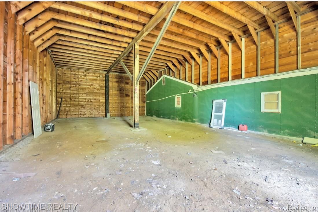 654 N BLACKS CORNERS Road