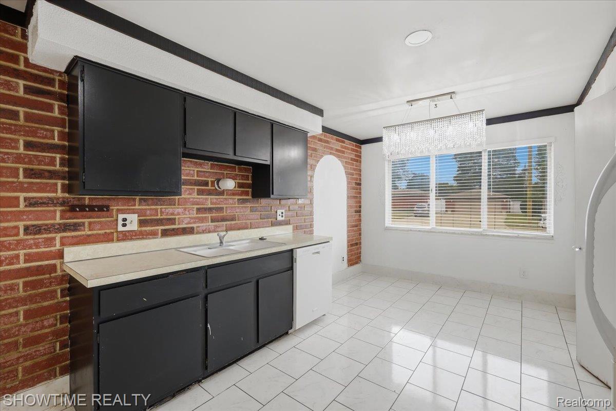 4922 Sanford Drive