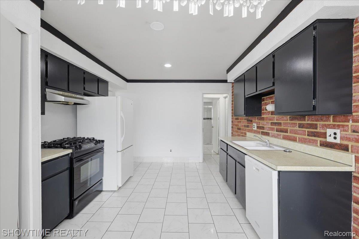 4922 Sanford Drive