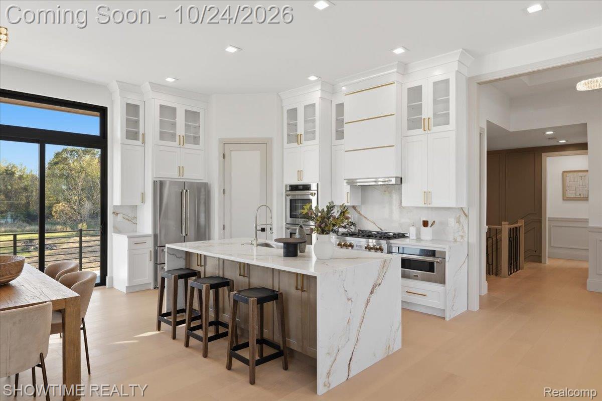 2105 S Long Lake RD