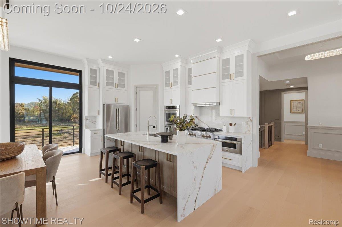 2105 S Long Lake RD