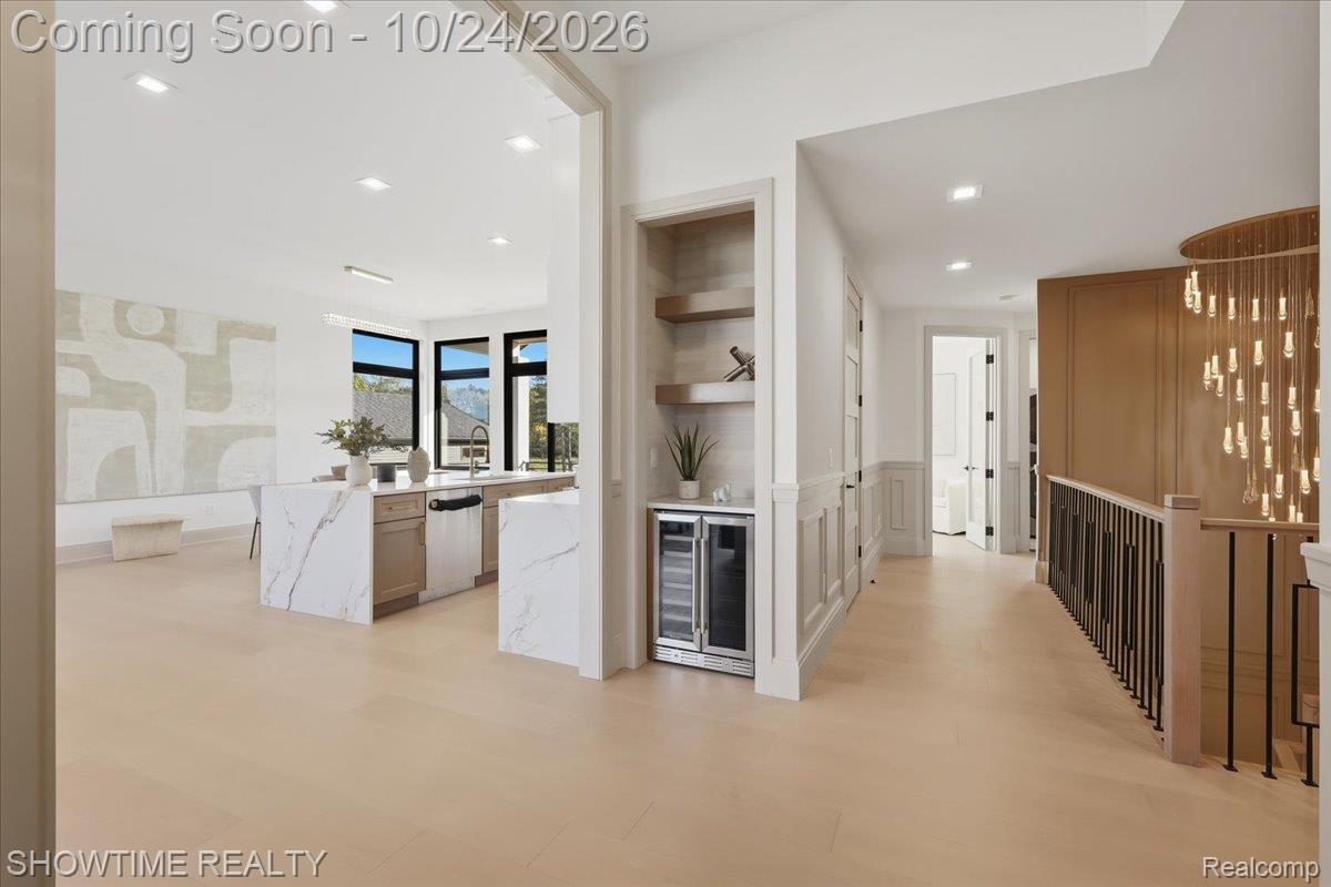 2105 S Long Lake RD