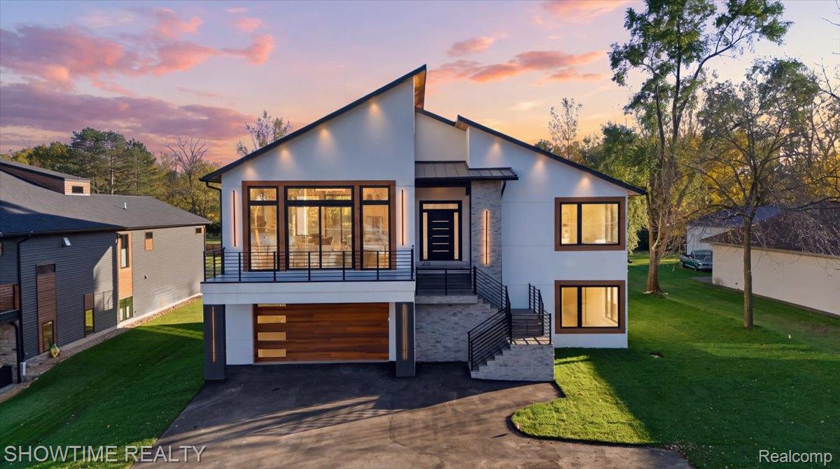 2105 S Long Lake Rd Fenton MI