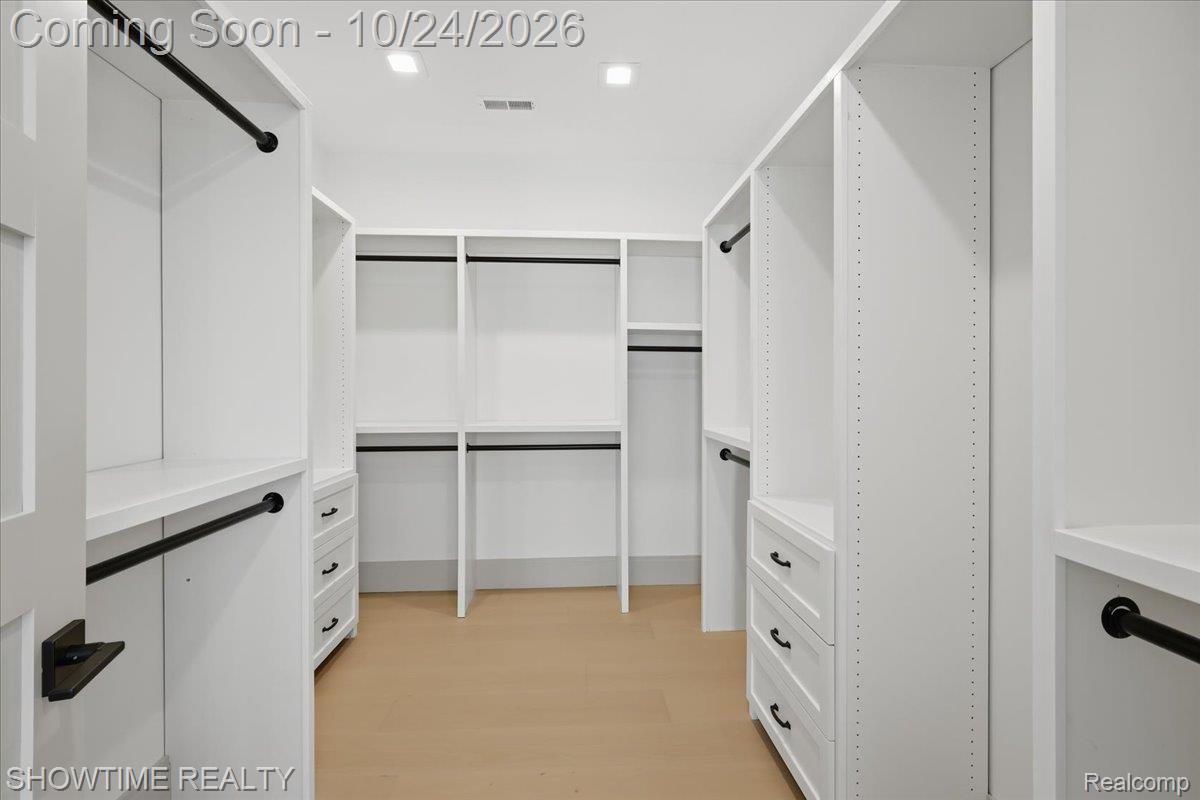 2105 S Long Lake RD
