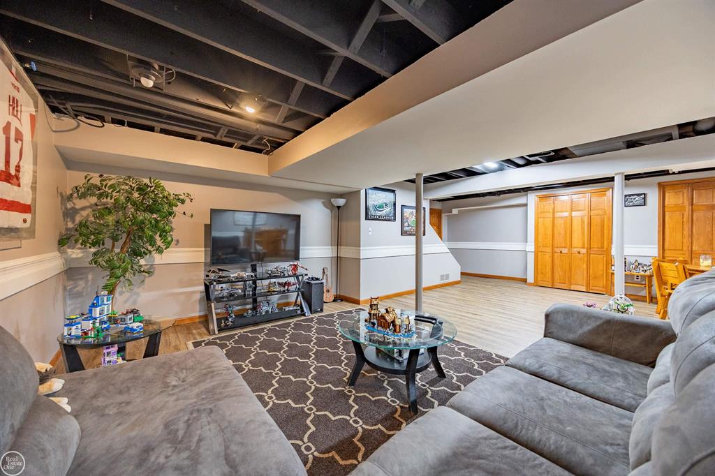 8993 Mary Ann Avenue