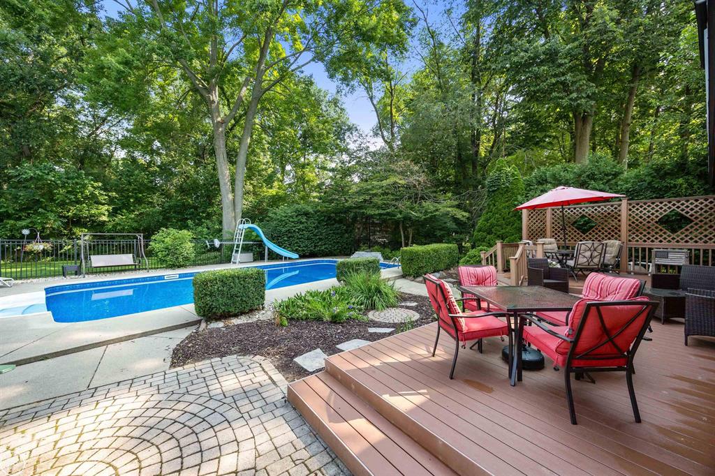 8993 Mary Ann Avenue