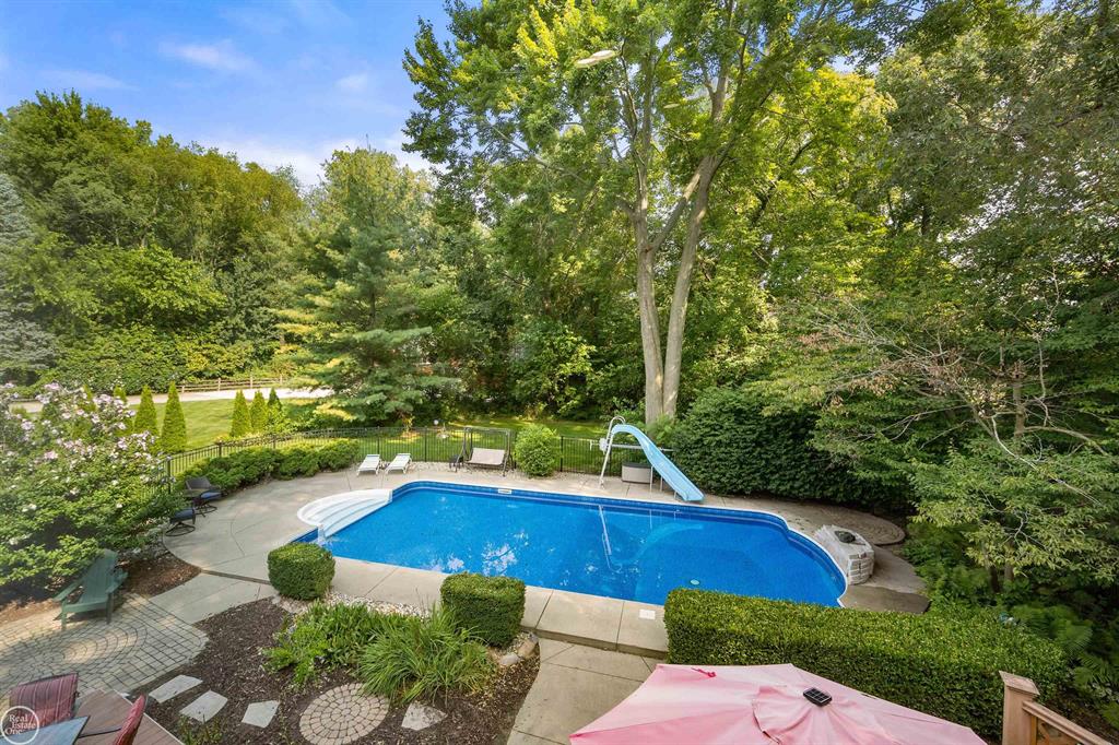 8993 Mary Ann Avenue