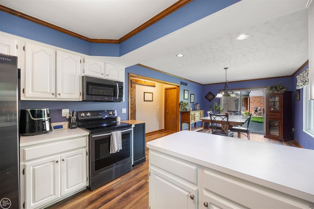 8993 Mary Ann Avenue