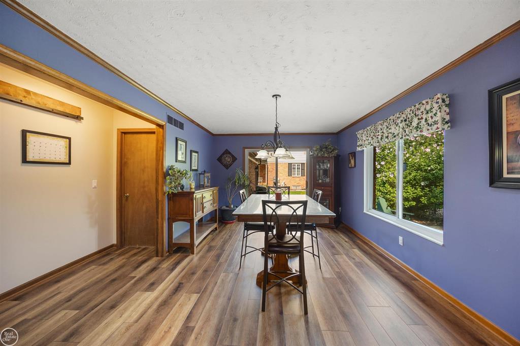 8993 Mary Ann Avenue