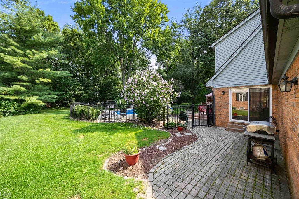 8993 Mary Ann Avenue