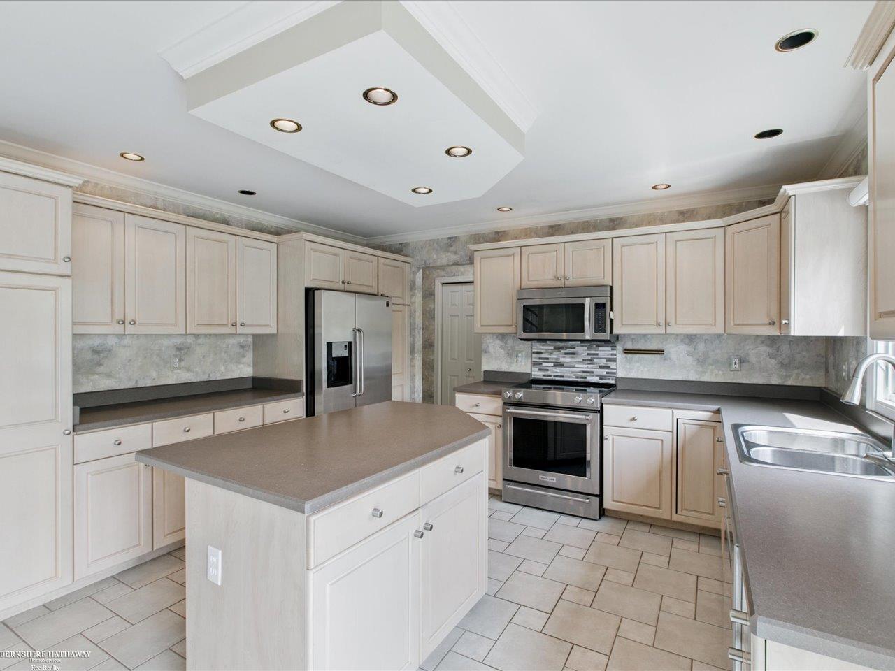 2849 Shorewood Boulevard