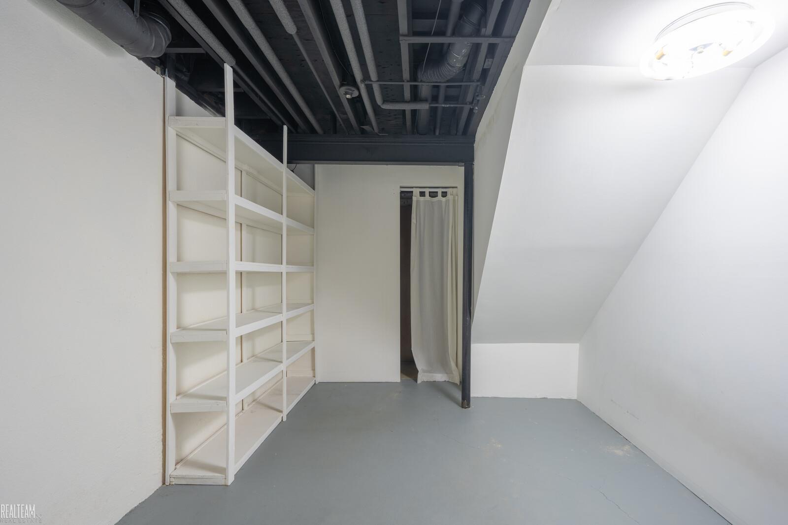 49453 Tarrytown Court