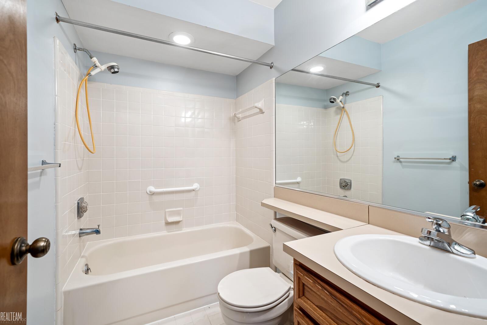 49453 Tarrytown Court