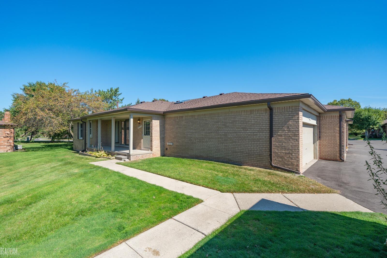 49453 Tarrytown Court