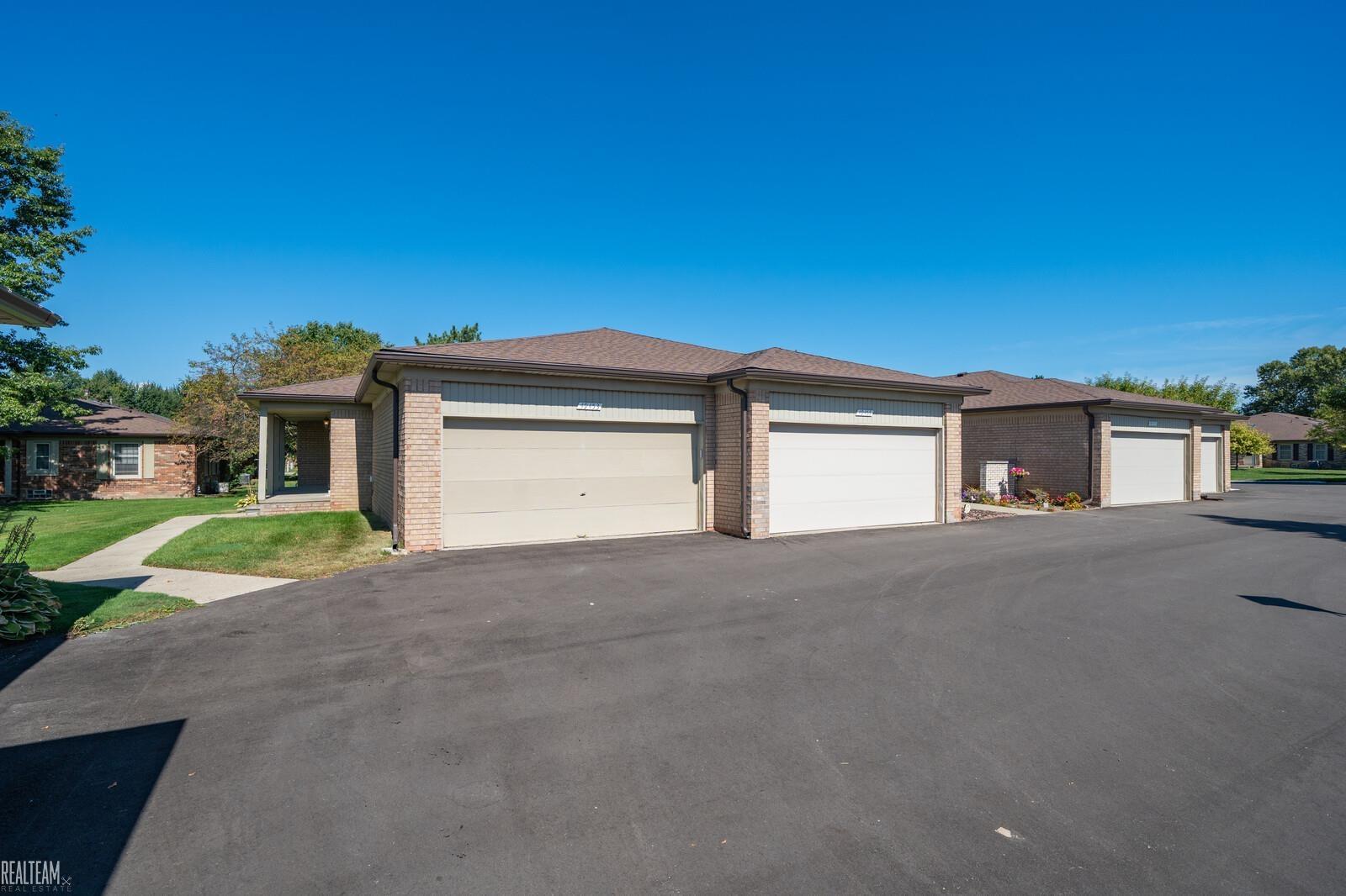 49453 Tarrytown Court