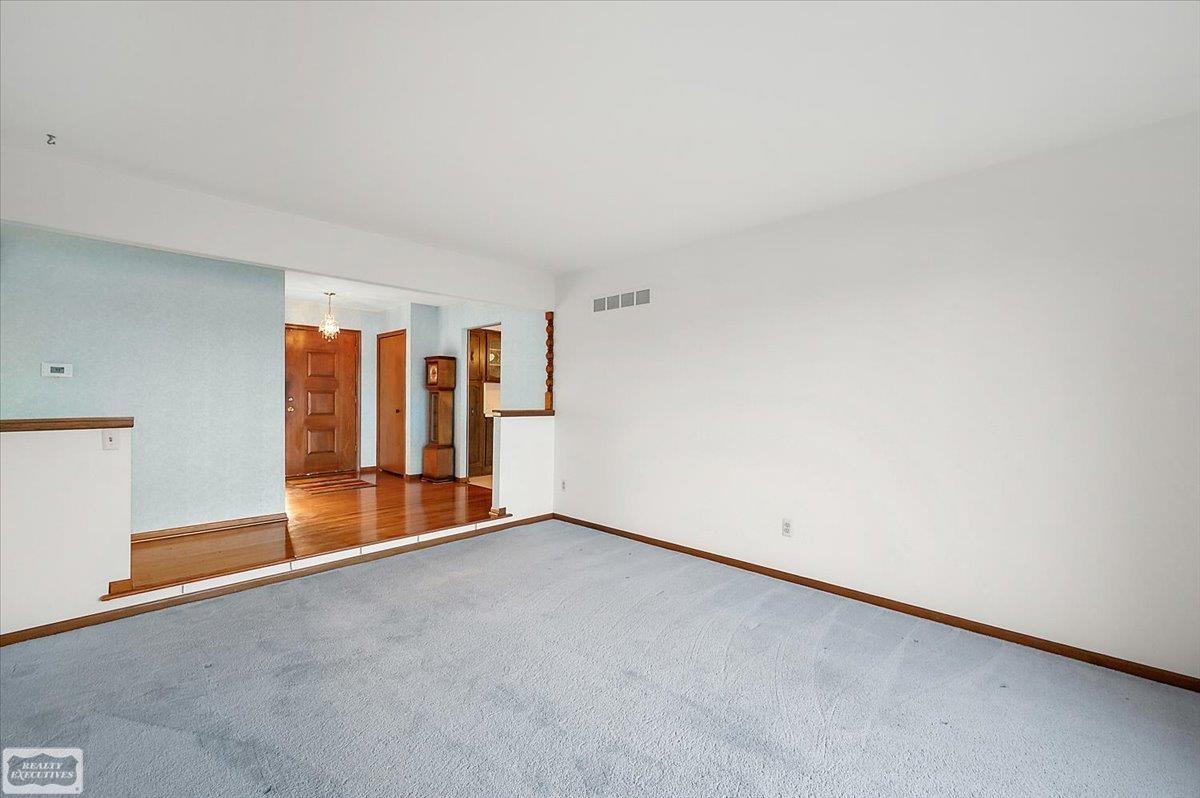 14315 Lakeshore Drive