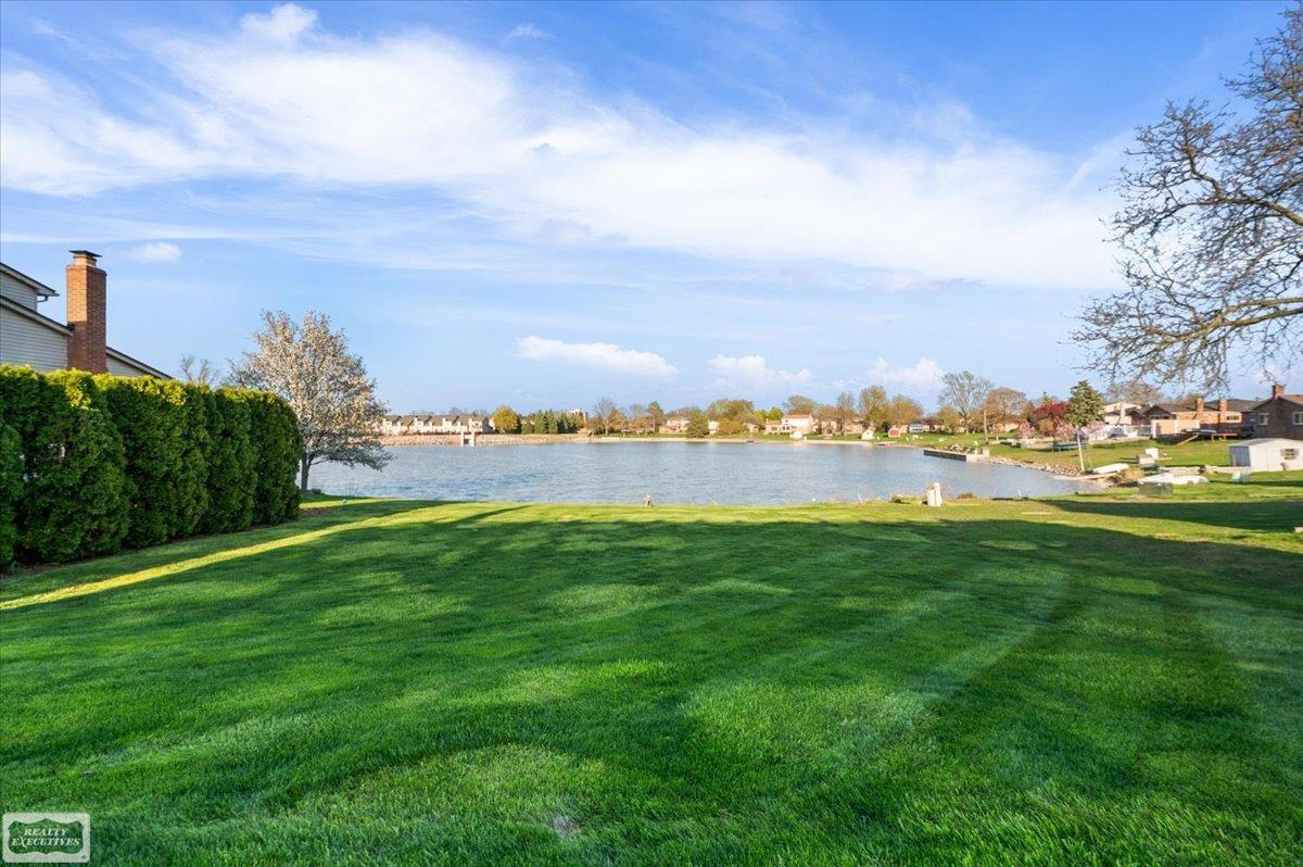 14315 Lakeshore Drive